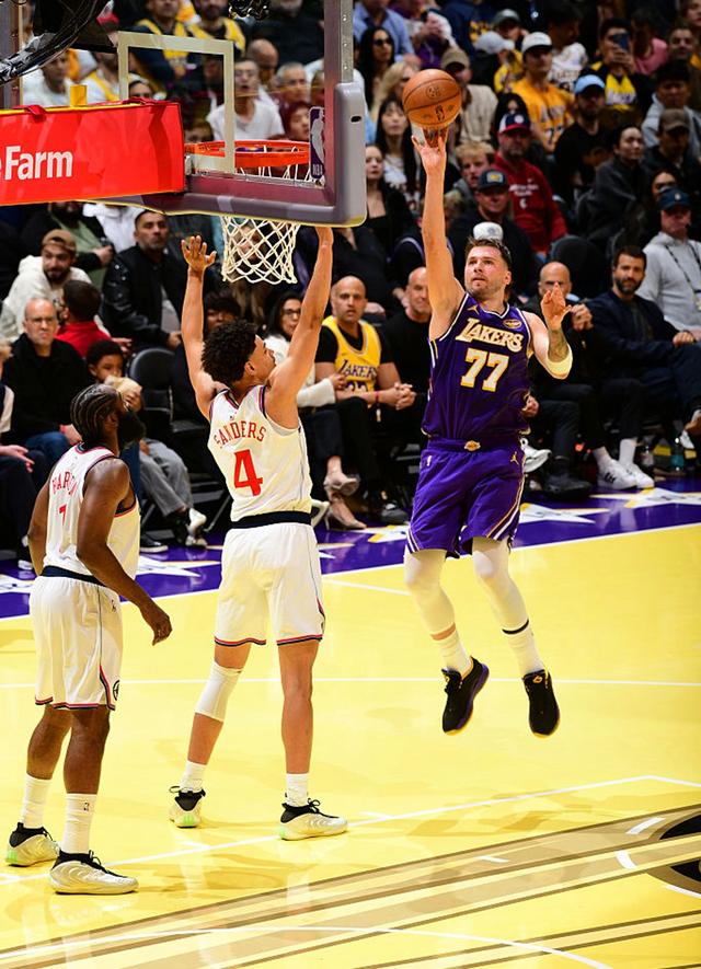 奇异果体育平台-东契奇在快船比赛中比分优势明显，出色防守引发热议！的简单介绍