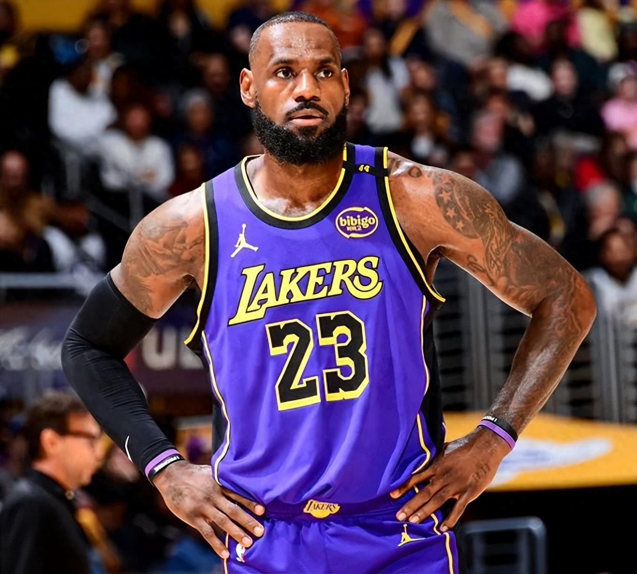 奇异果体育平台-詹姆斯在独行侠比赛中高光表现，出色防守引发热议！的简单介绍