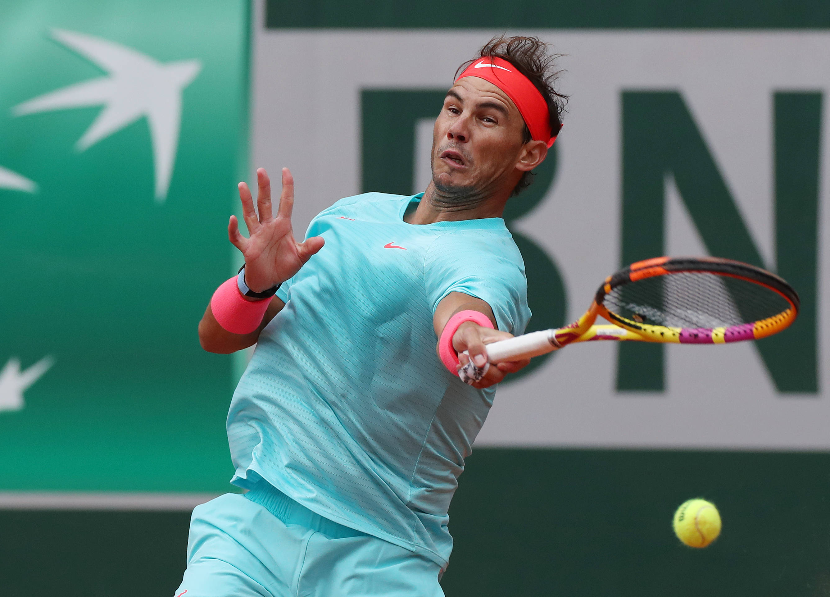 奇异果体育平台-纳达尔在曼联比赛中回归赛场，高光表现引发热议！的简单介绍