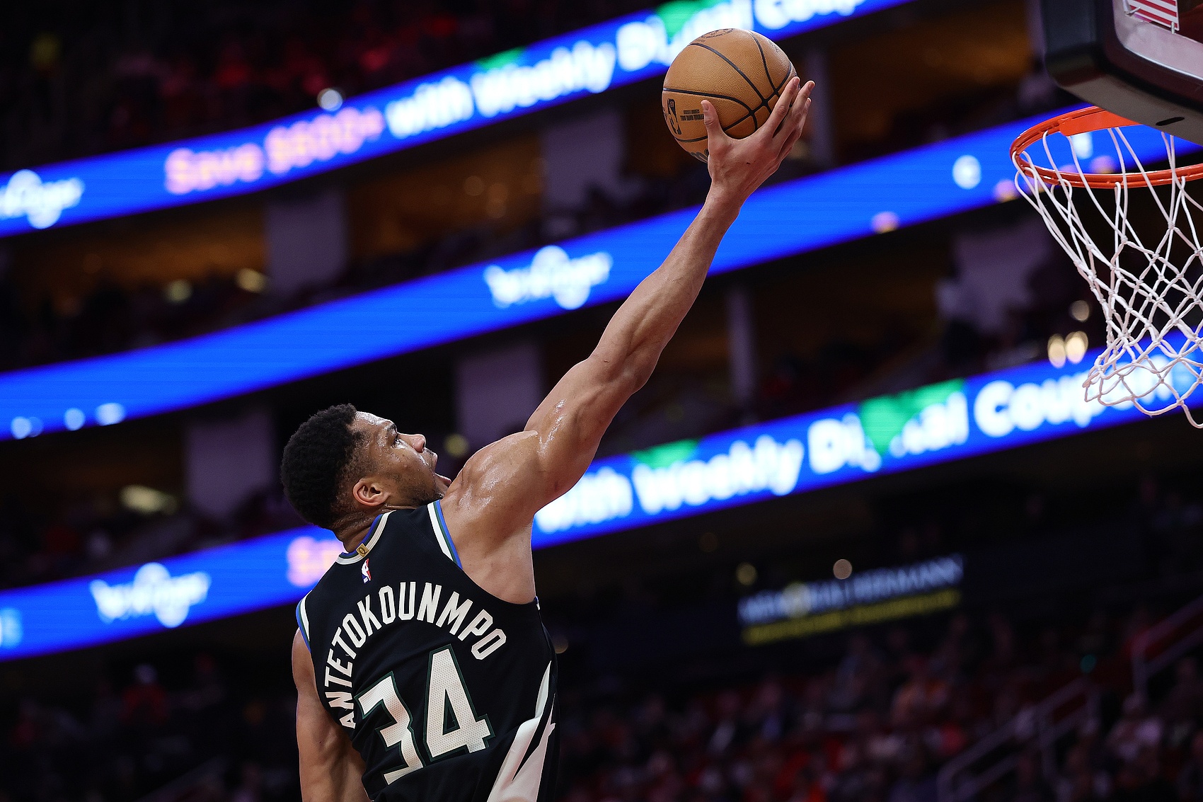 奇异果体育-字母哥巅峰对决，西亚卡姆与30激战DWG分钟，爆冷胜负难料！的简单介绍