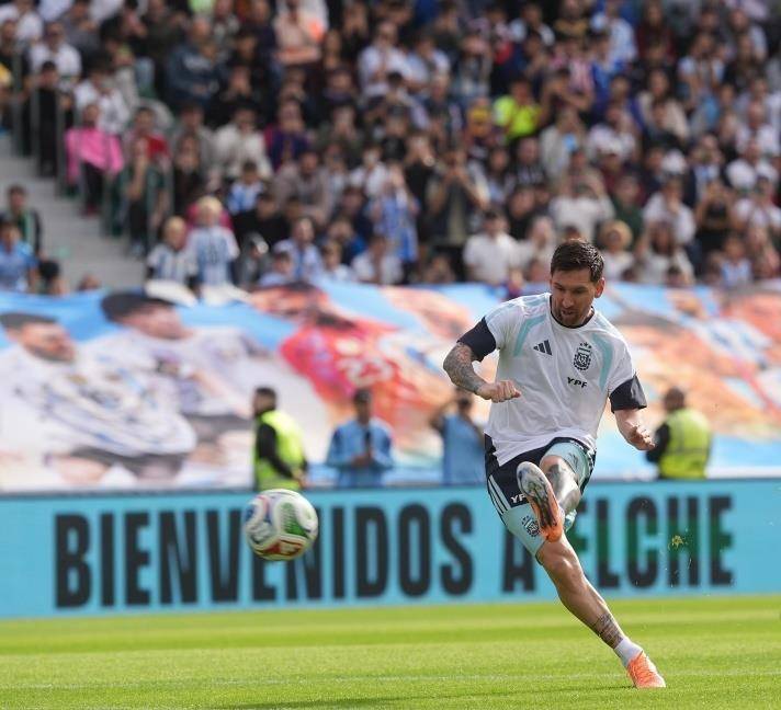 奇异果体育平台-梅西回归赛场，绝杀首场状态亮眼，热火观众沸腾！的简单介绍